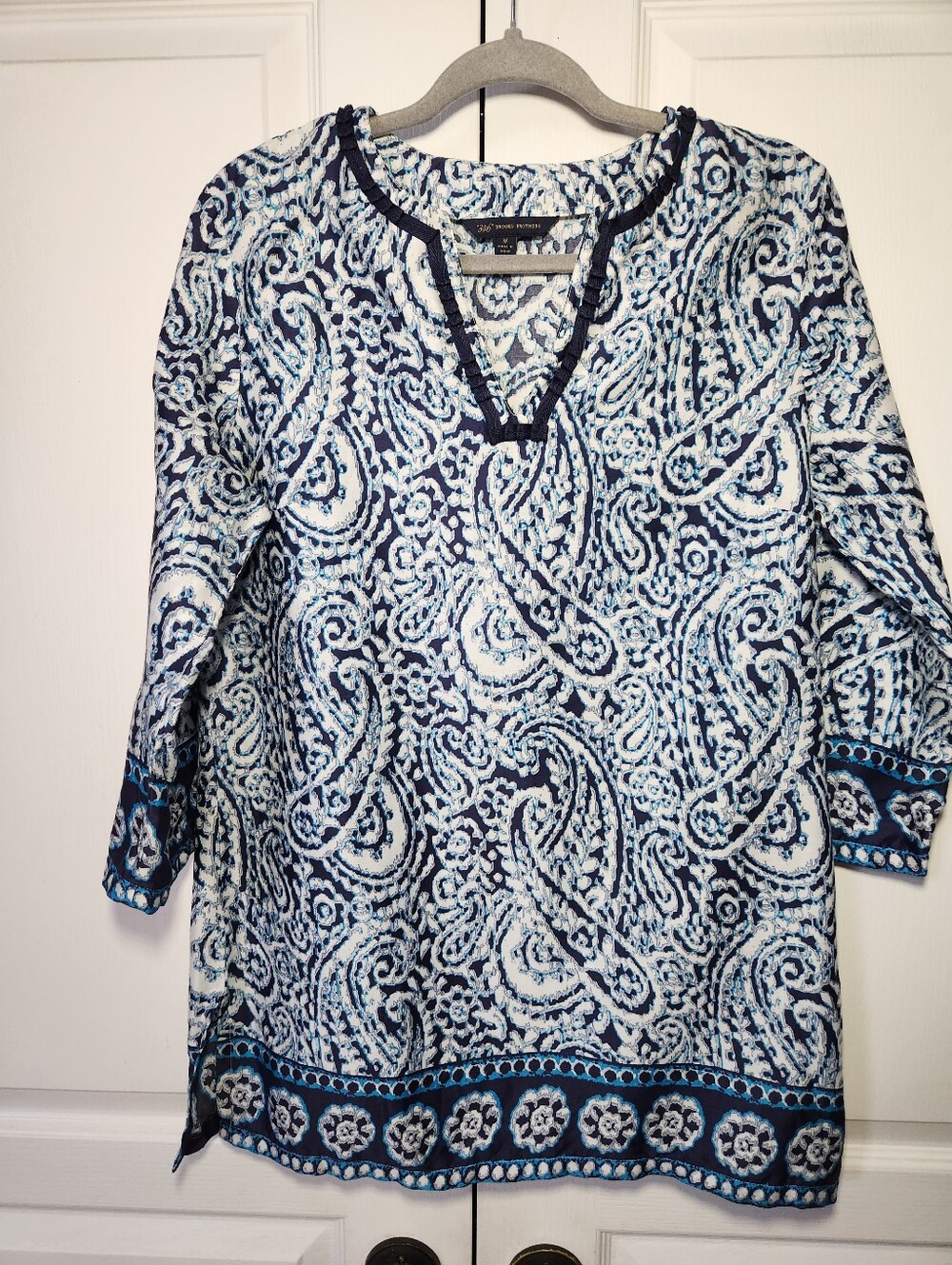 Brooks Brothers Women's Navy & White Paisley Tunic Top. Size M